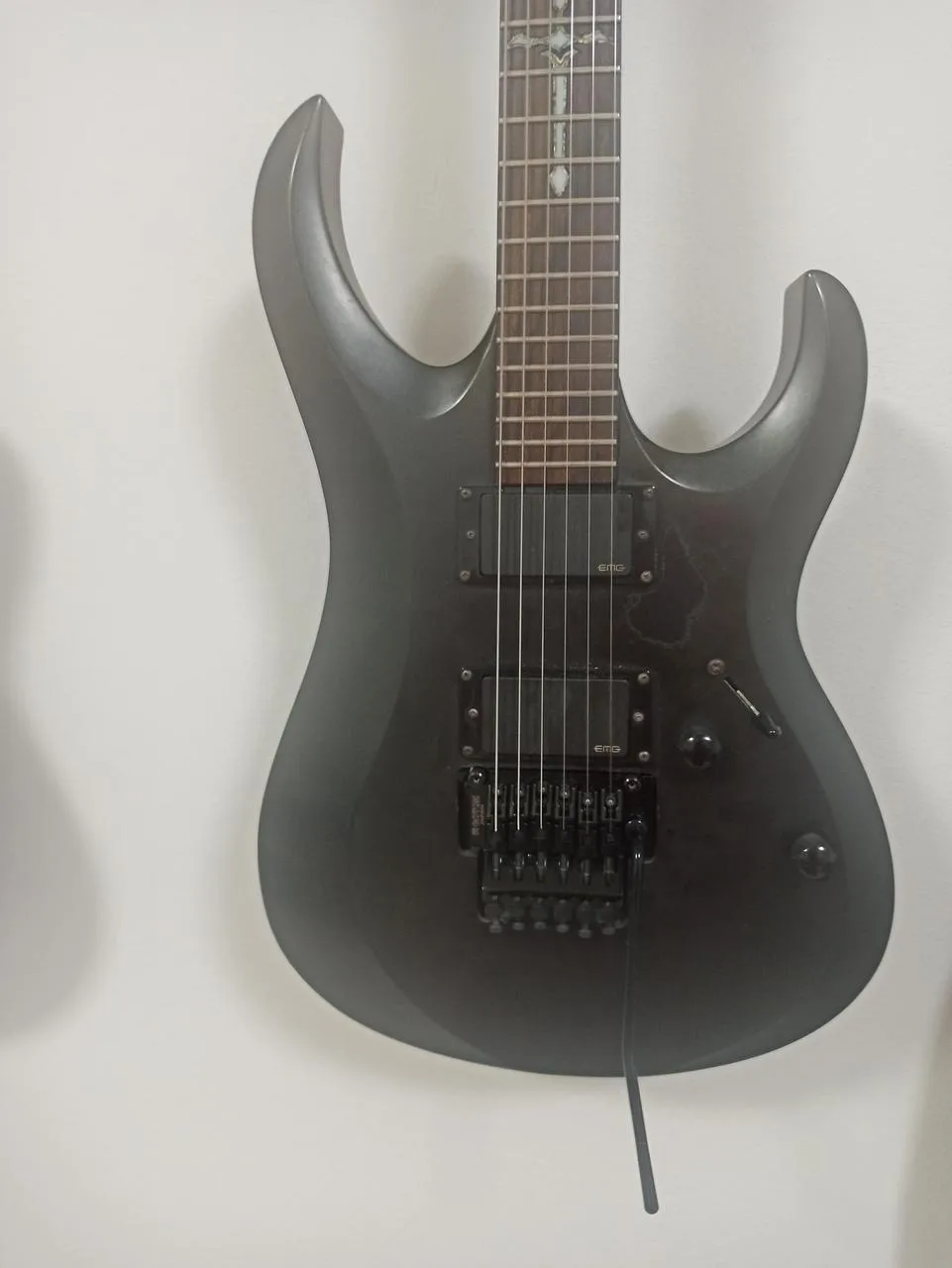 Cort EVL X6 – Upgradovaná metalová bestie s Floyd Rose