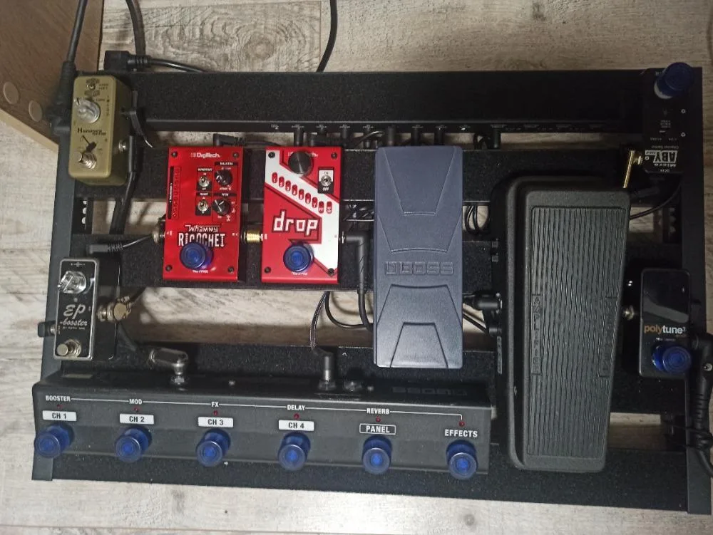 Prodám kytarový pedalboard