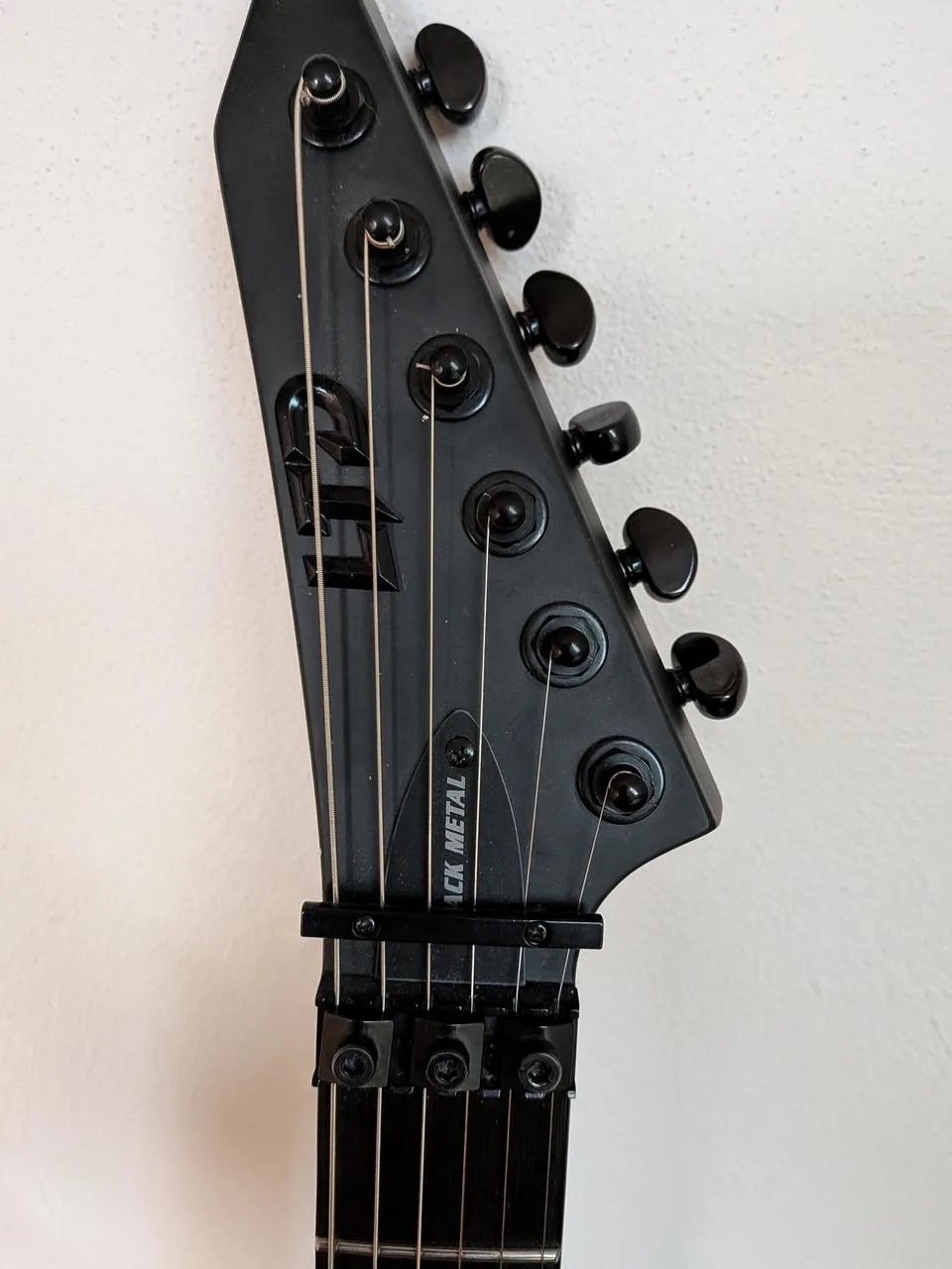ESP LTD M-Black Metal (černý satén)