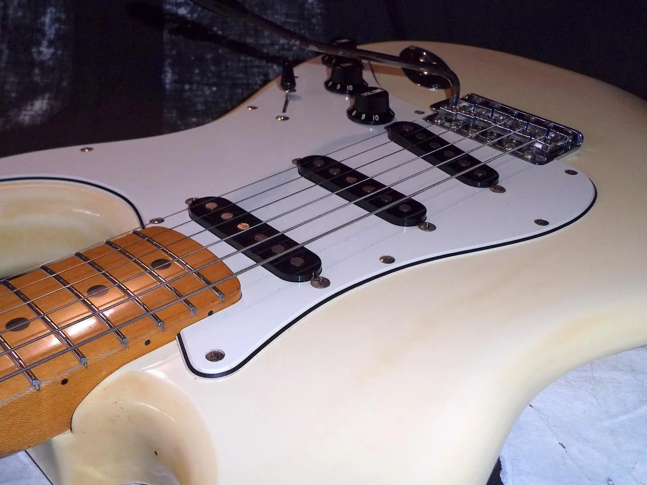 Prodám - Fender Japan Stratocaster- nejen pro sběratele ----