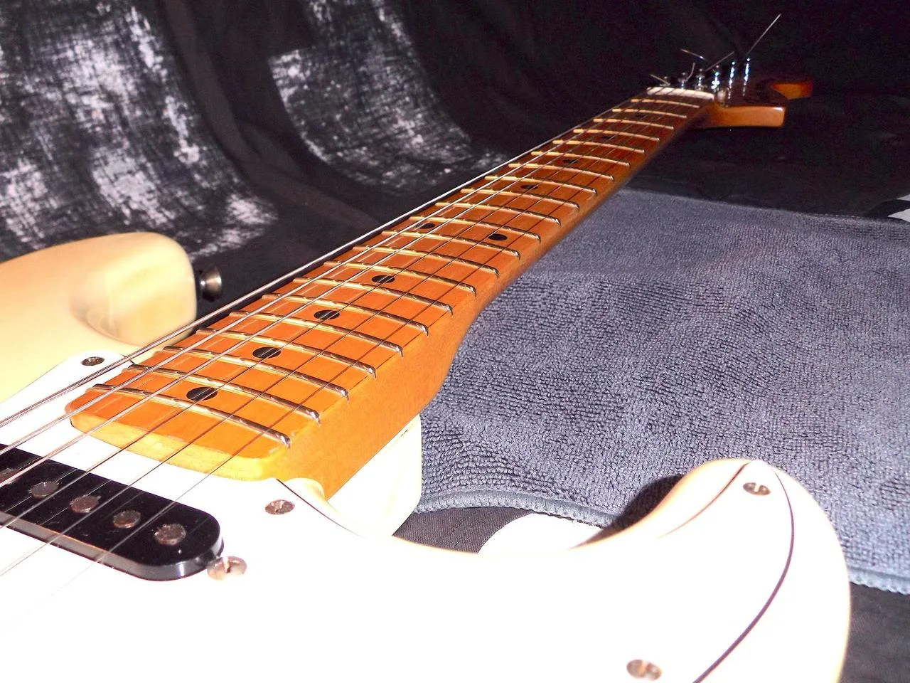 Prodám - Fender Japan Stratocaster- nejen pro sběratele ----
