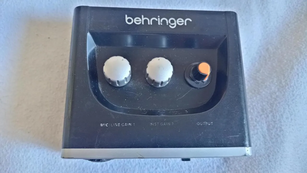 ZVUKOVÁ KARTA BEHRINGER U-PHORIA UM2 XLR INST.