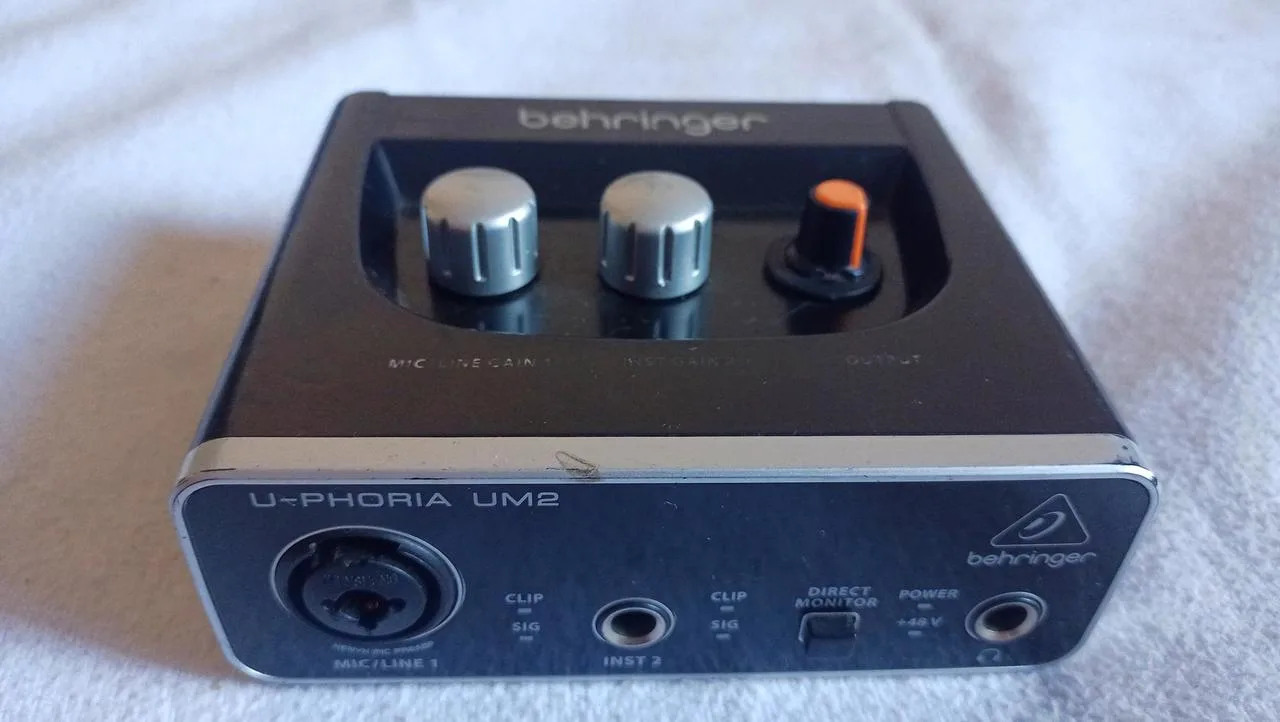 ZVUKOVÁ KARTA BEHRINGER U-PHORIA UM2 XLR INST.
