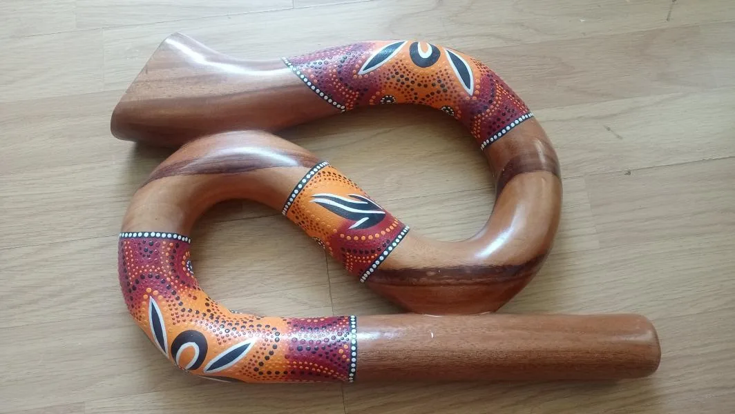DIDGERIDOO zatočené jako had viz fotky
