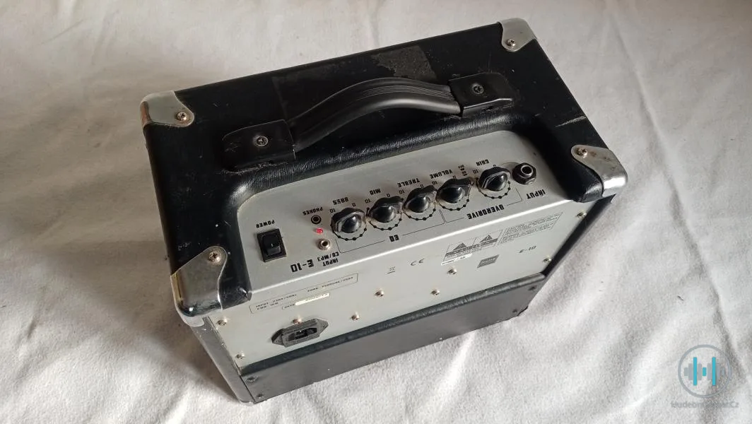 Kytarové kombo ZAR E-10
