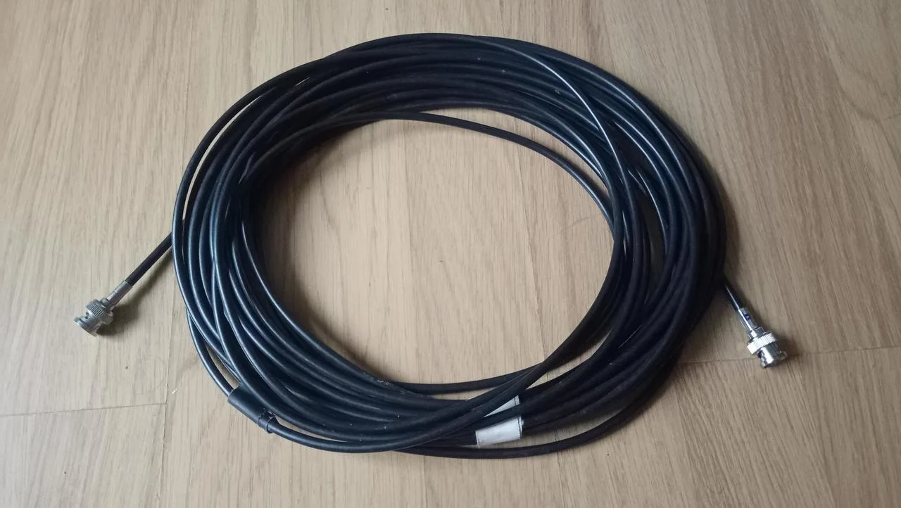 Koaxiální kabel s BNC konektory