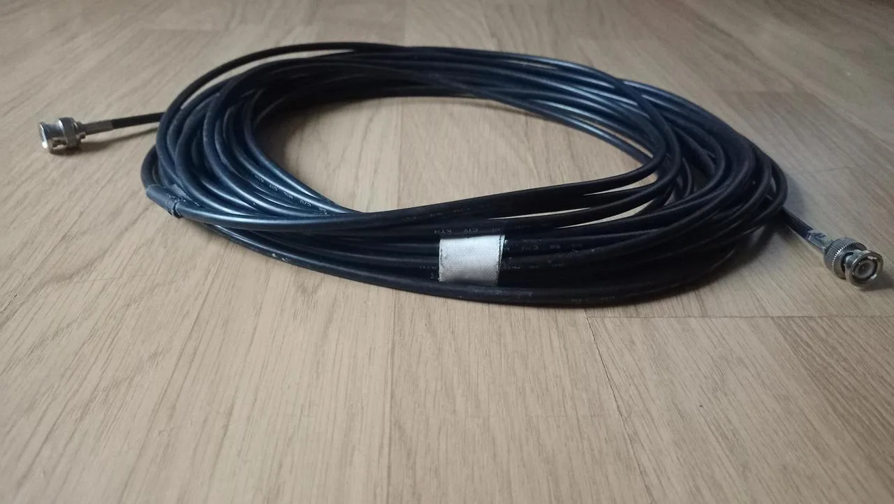 Koaxiální kabel s BNC konektory