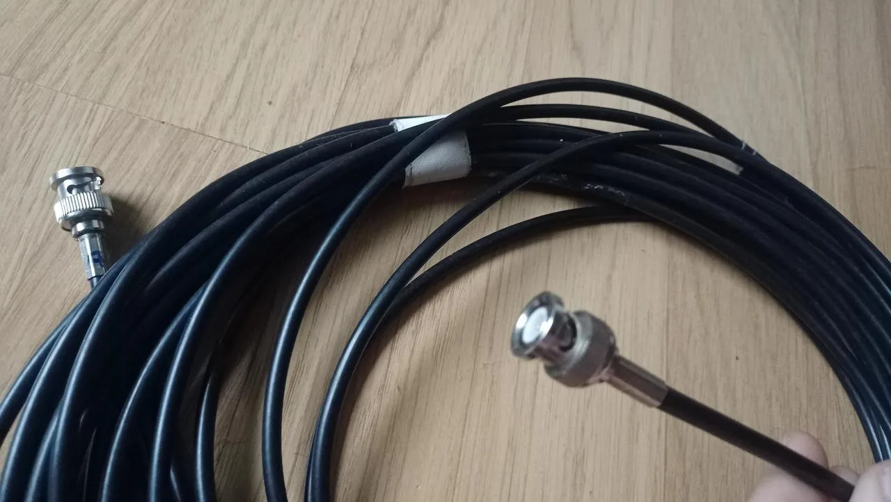 Koaxiální kabel s BNC konektory