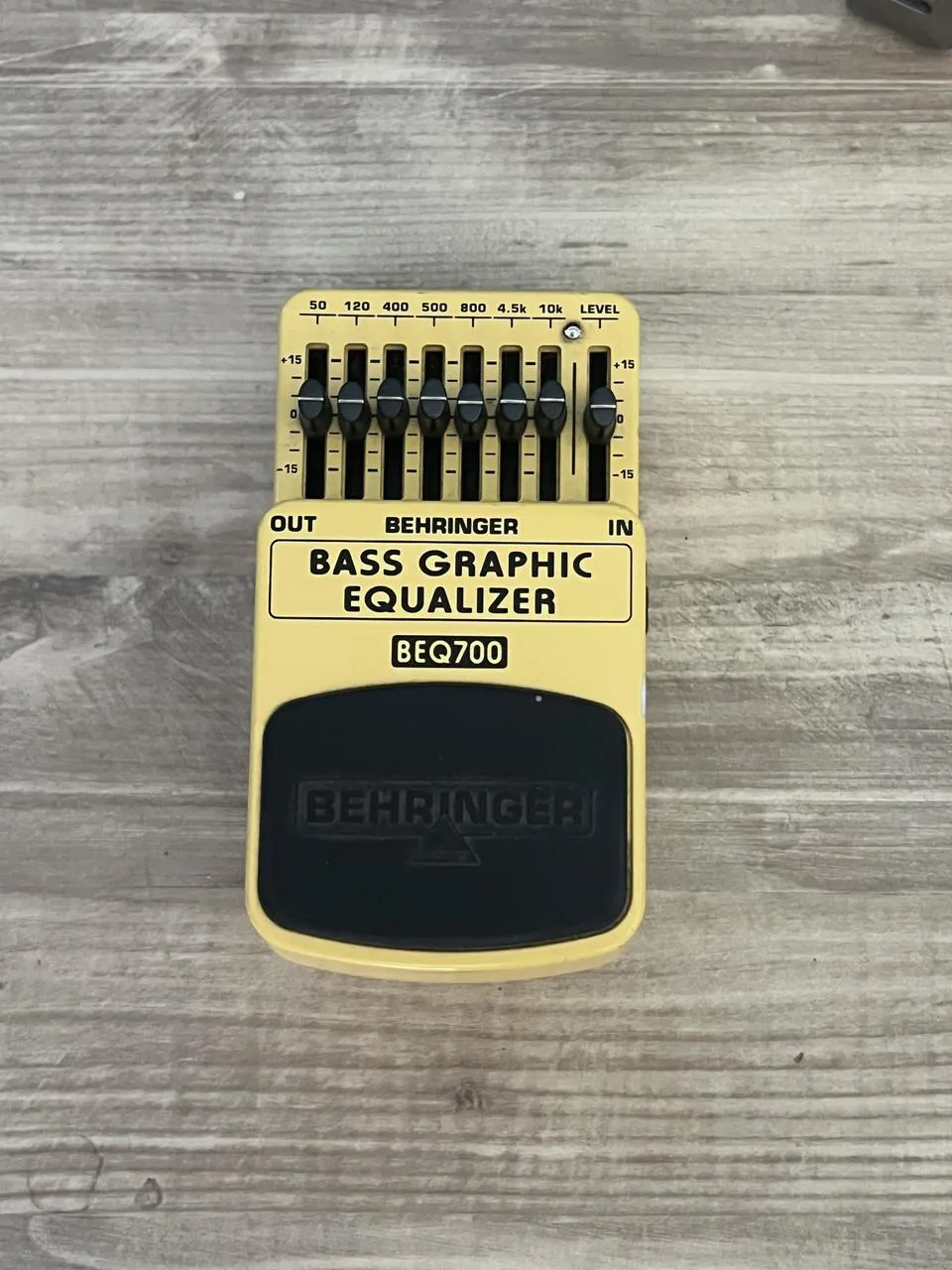 Behringer BEQ700 Baskytarový Ekvalizér