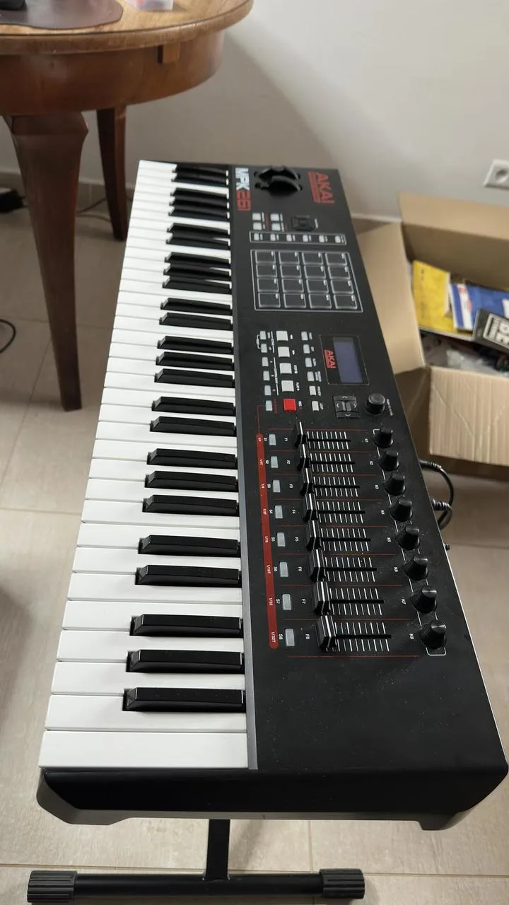 Akai MPK 261 MIDI controler