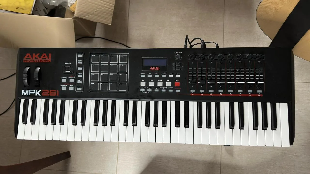 Akai MPK 261 MIDI controler