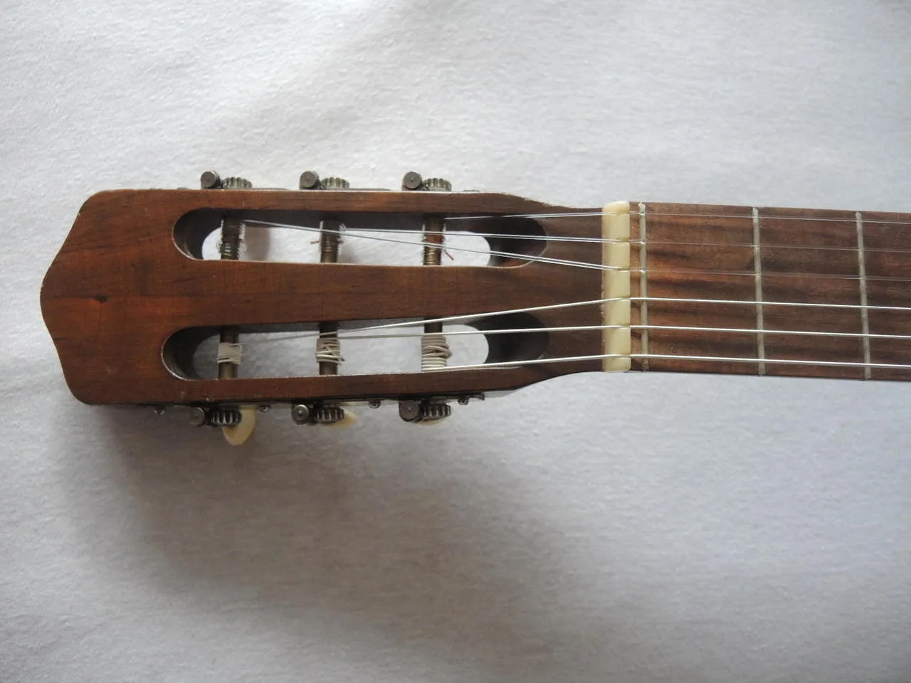 Historické kytara COSMOTONE
