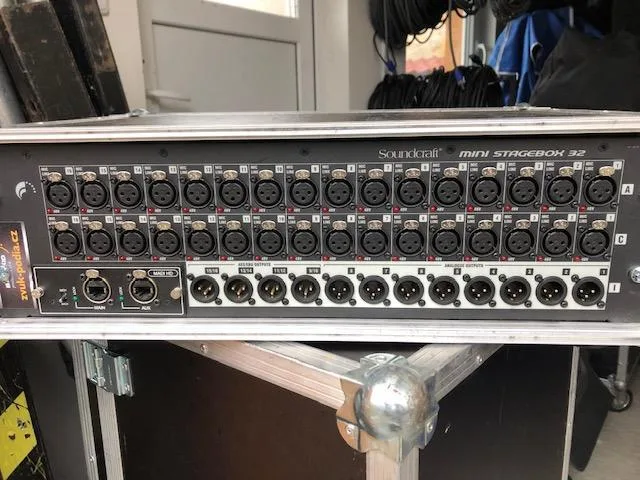 SOUNDCRAFT Mini StageBox 32 + Flight Rack 19" 3U/45 + manual
