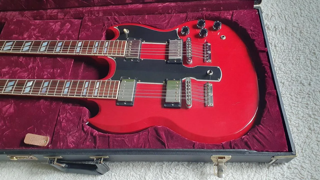 Legendární dvoukrká kytara Gibson EDS-1275