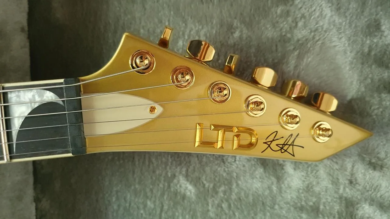 Zánovní kytara ESP LTD KH-V Kirk Hammett signature