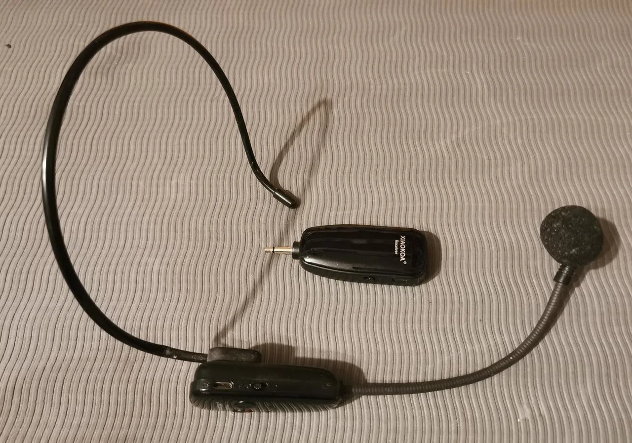Wireless headset microphone system