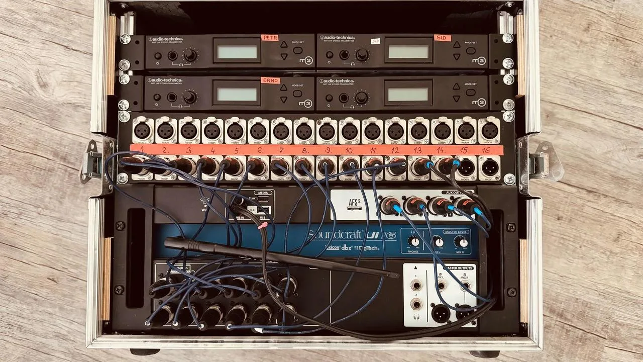 In ear monitoring komplet sestava