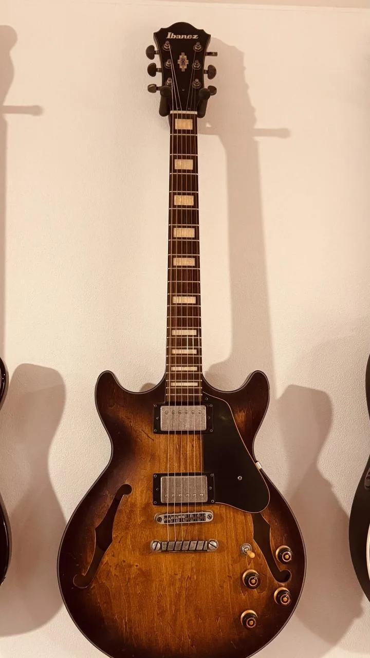 Ibanez AMV10A-TCL (Artcore Vintage) – Špičková semiakustika