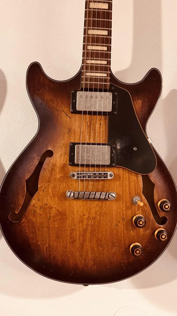 Ibanez AMV10A-TCL (Artcore Vintage) – Špičková semiakustika