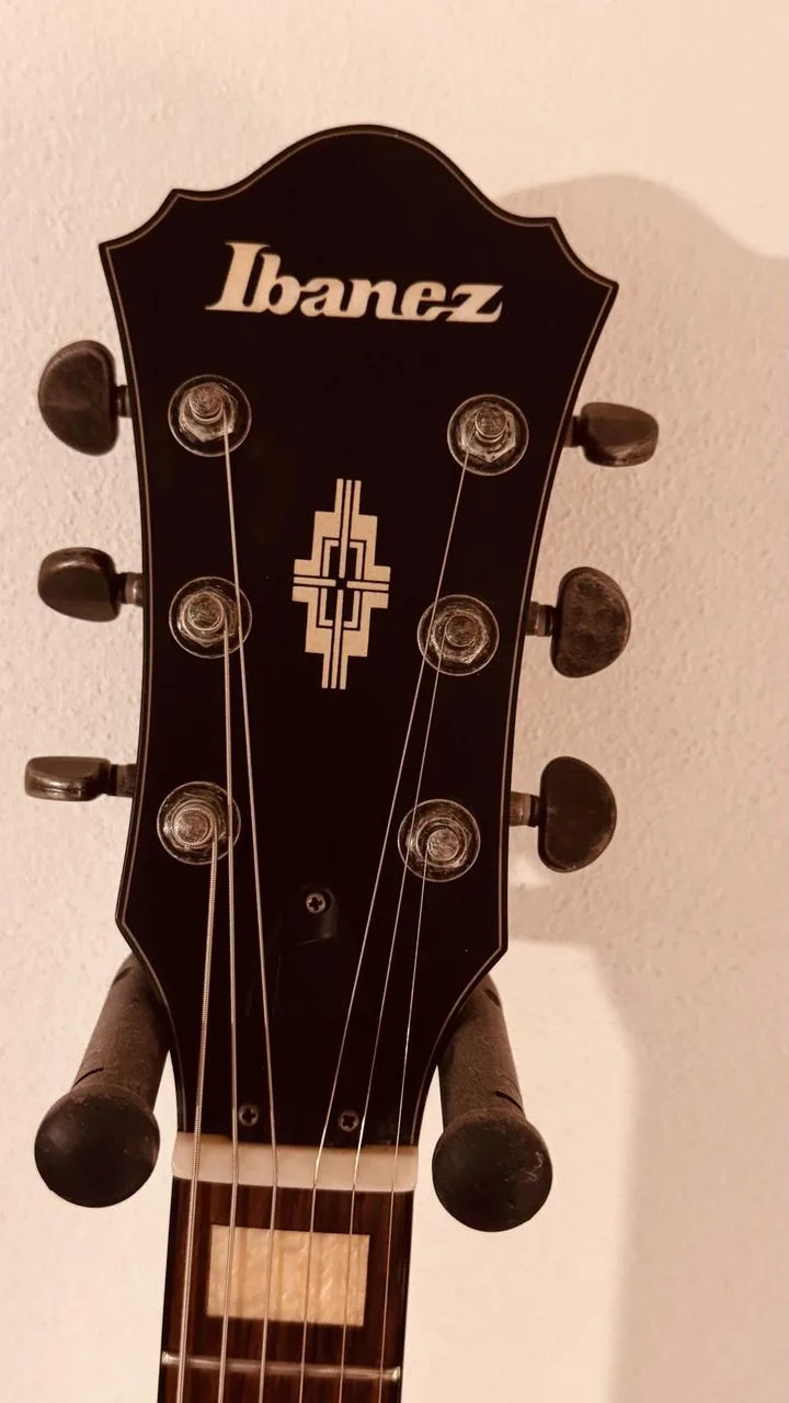 Ibanez AMV10A-TCL (Artcore Vintage) – Špičková semiakustika