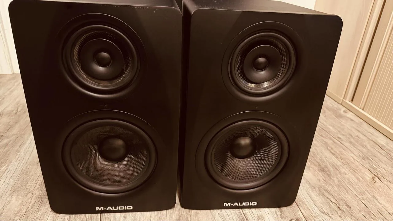 Profesionální 3-pásmové monitory M-Audio M3-8 (pár)