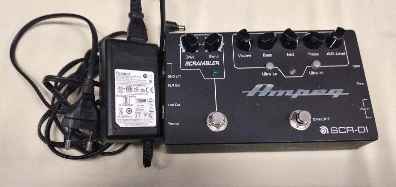 Ampeg SCR-DI prkticky nový včetně napaječe