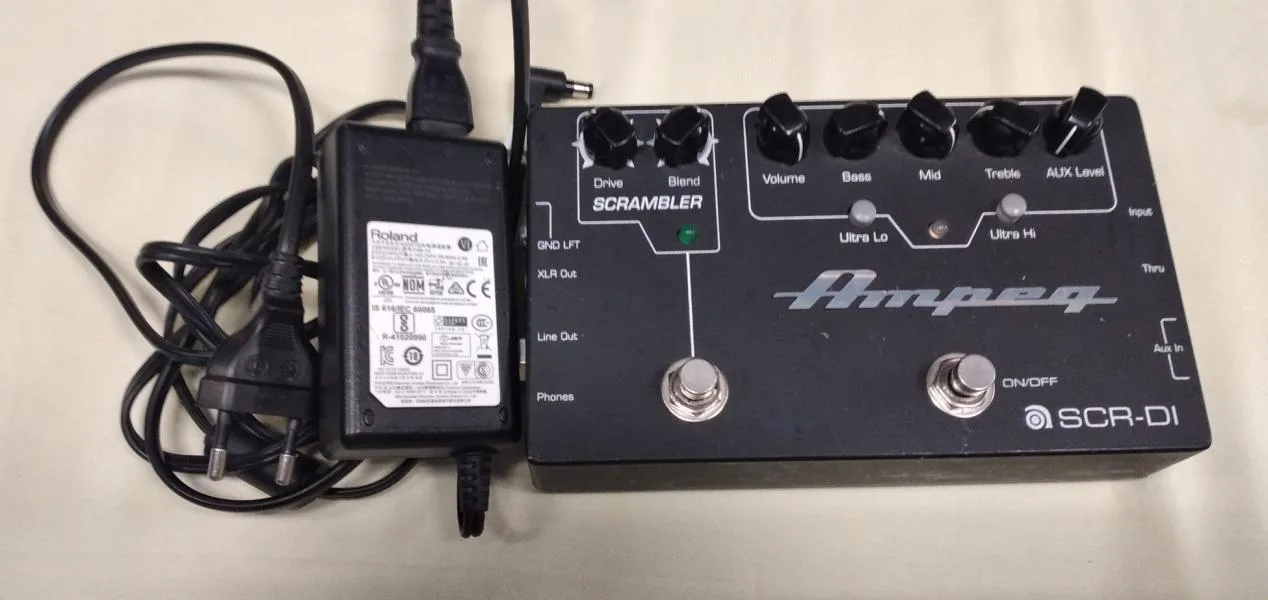 Ampeg SCR-DI vč. napaječe Prakticky nový!
