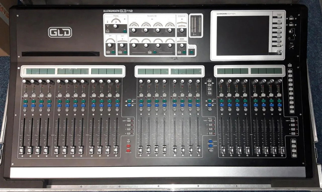 Allen&Heath GLD112 + AR2412 + AR84 + t.racks VM100 + case