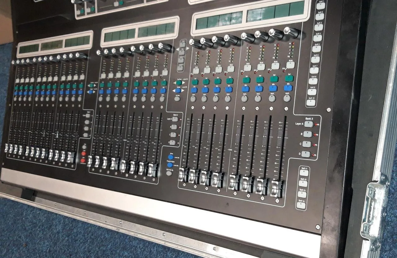 Allen&Heath GLD112 + AR2412 + AR84 + t.racks VM100 + case
