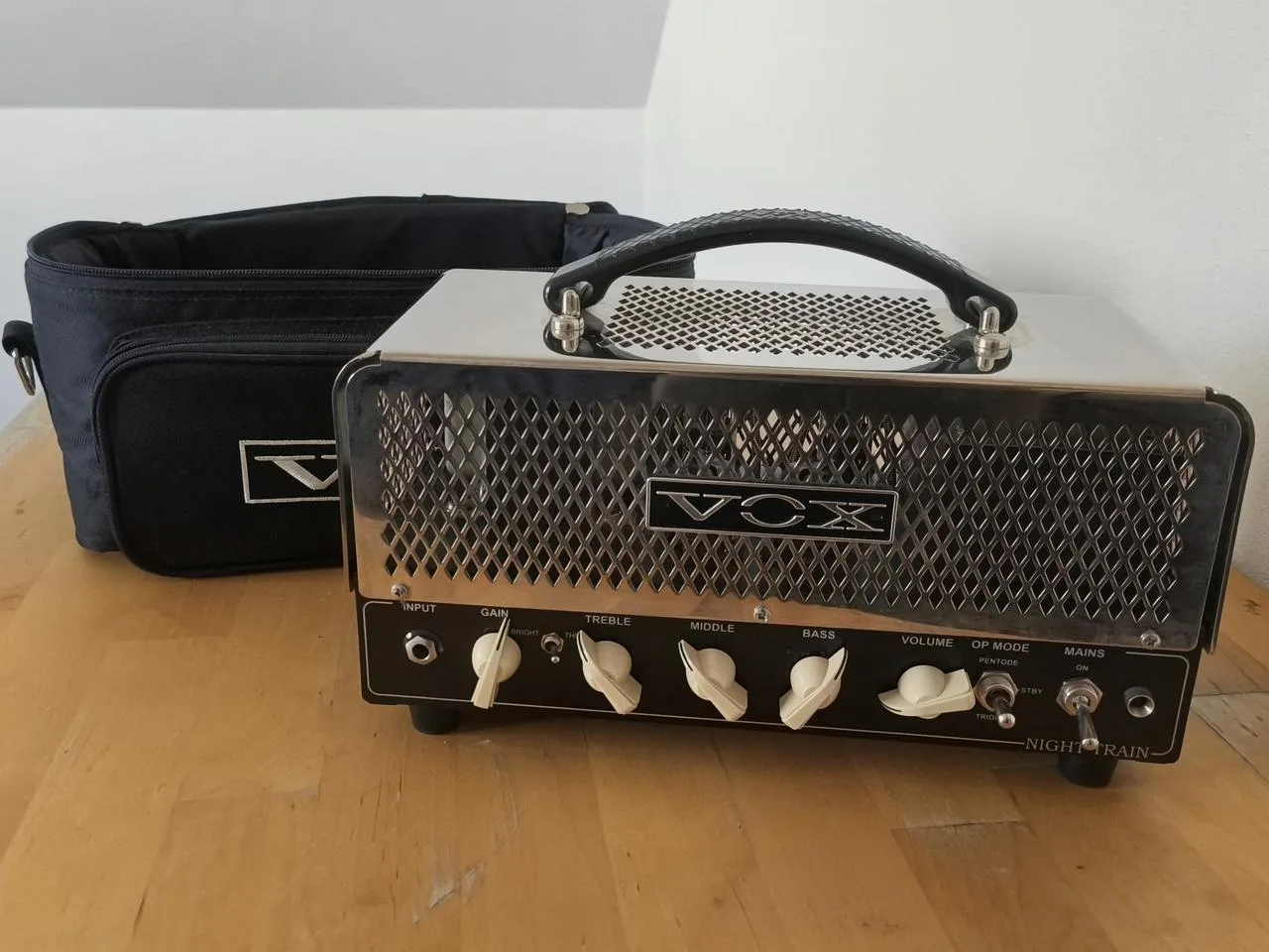 Predám celolampovú hlavu VOX Night Train NT15H + reprobox