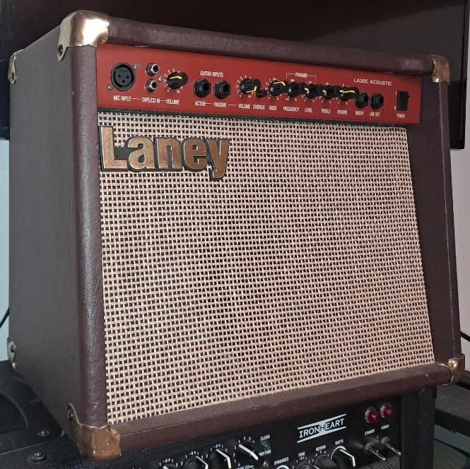 Elektroakustické kombo LANEY LA30C