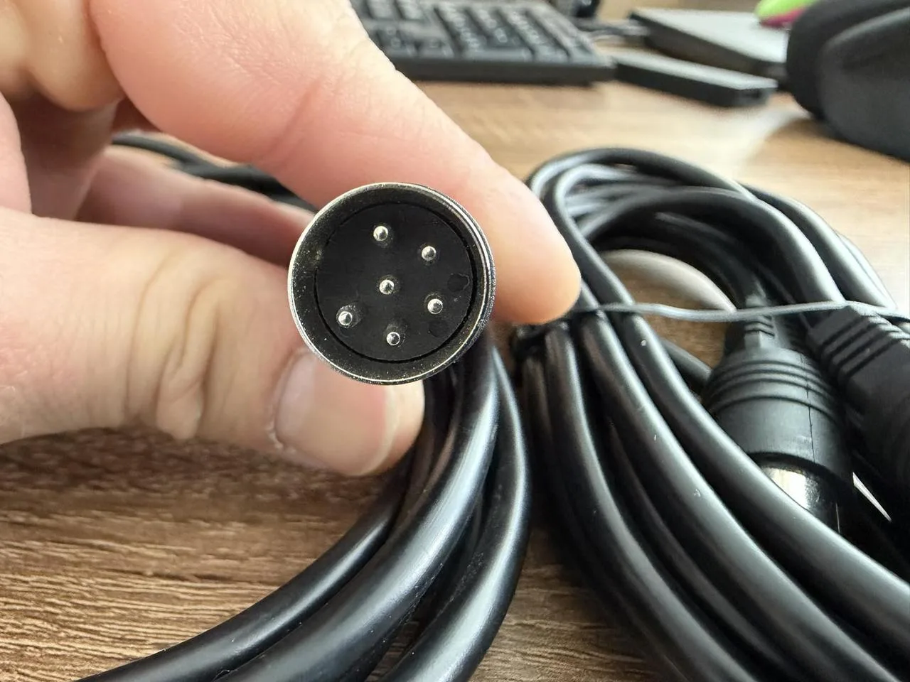 DIN 6pinový kabel pro přenos signálu