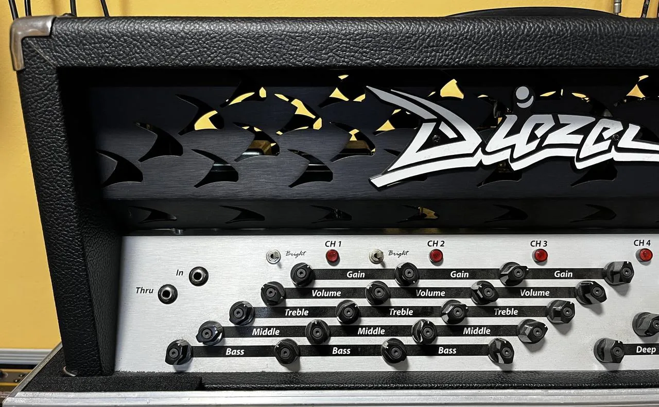 DIEZEL VH4s + Case + MIDI pedál