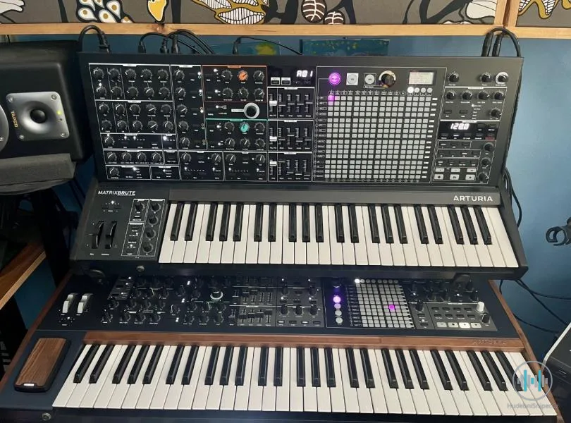 Arturia Polybrute 61 kláves 6 hlasů analog super synth, první majitel - NOVÁ CENA