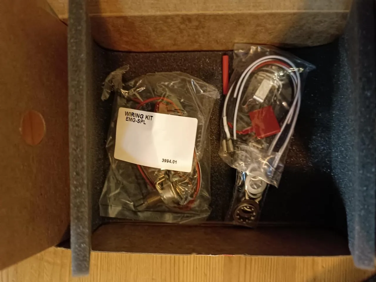 EMG 81-8 + EMG 808 – set snímačů pro 8strunnou kytaru