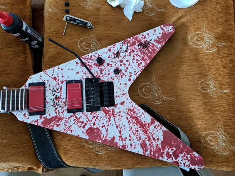 Schecter Gary Holt V-1 Fr blood splatter