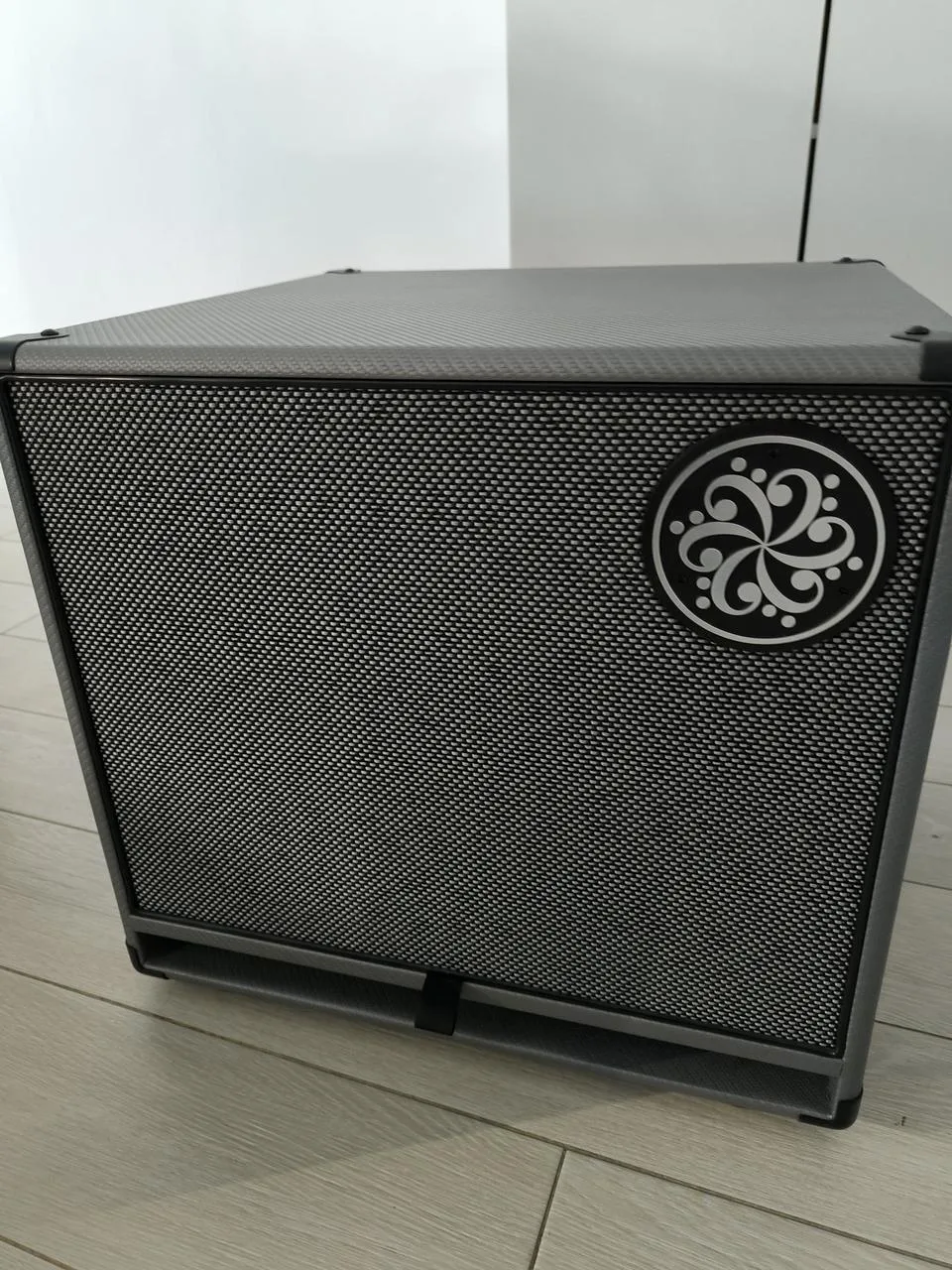 Predám box Darkglass 1/12 500W 8 Ohm