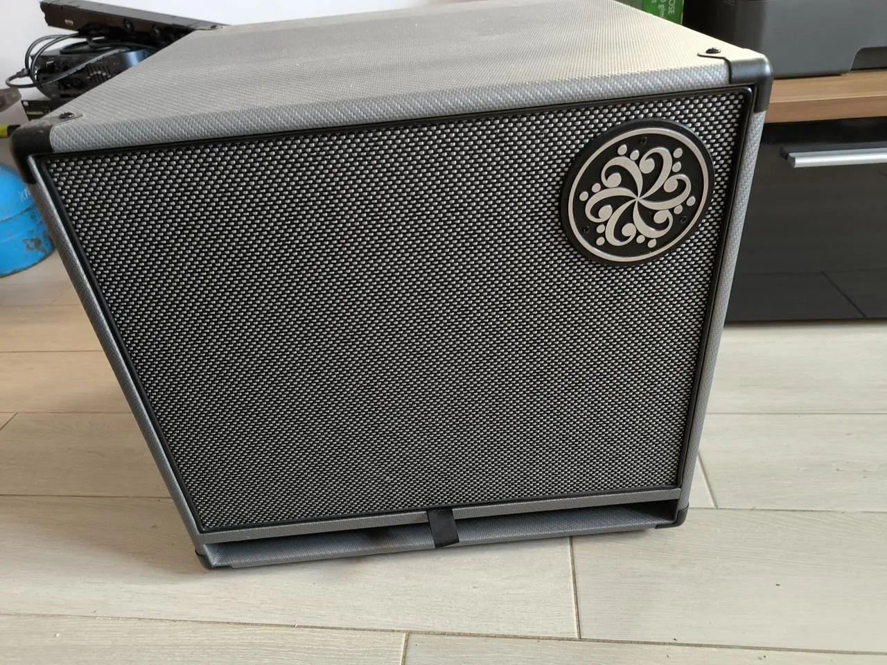 Predám box Darkglass 1/12 500W 8 Ohm