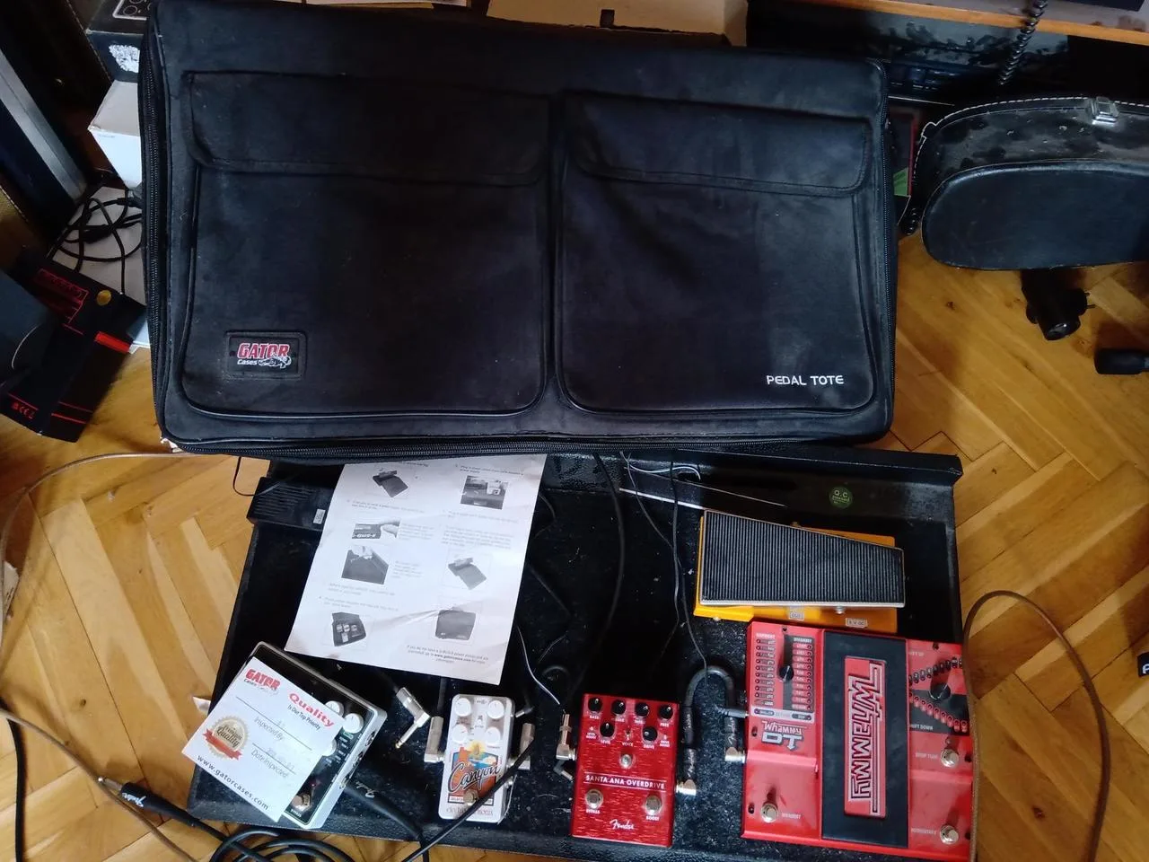Pedalboard Gator GPT PRO se zabudovaným zdrojem G-BUS 8