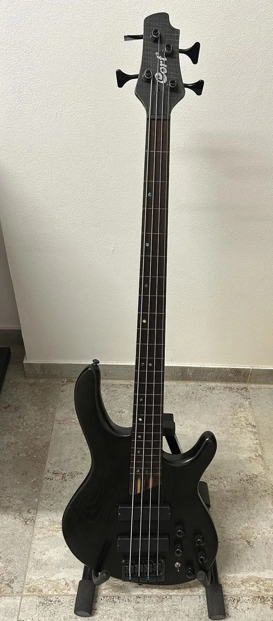 Cort B4 Plus AS RM fretless