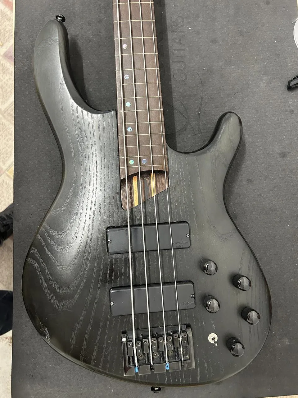 Cort B4 Plus AS RM fretless