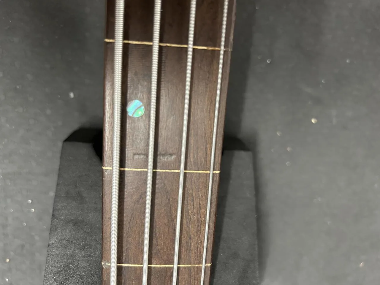 Cort B4 Plus AS RM fretless