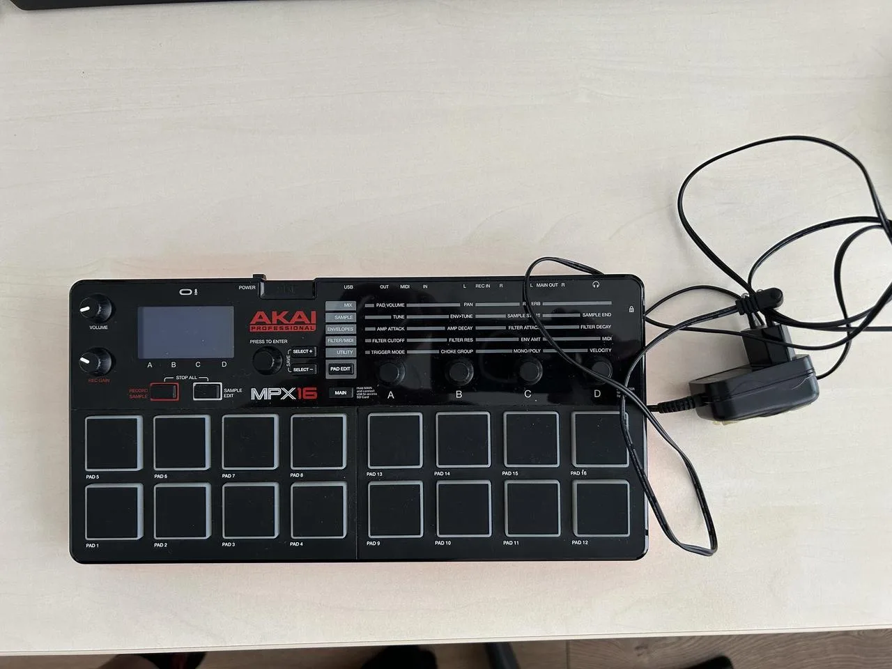 Sampler AKAI MPX 16