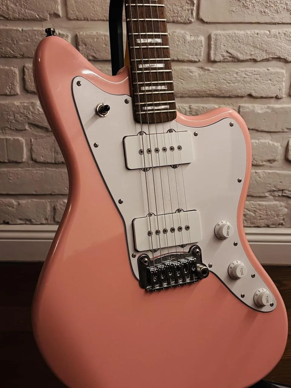 G&L Tribute Doheny Pink Jazzmaster