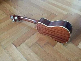 Sopranové ukulele masivní mahagon