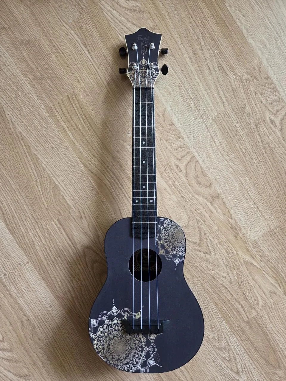 Nehrané ukulele Flight + obal