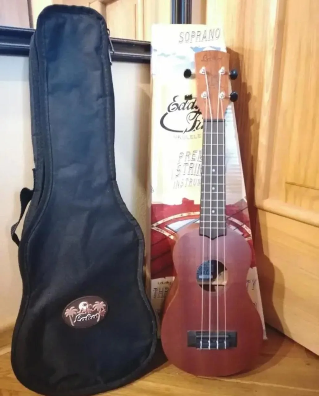Sopránové ukulele Laka VUS10 + polstrovaný obal