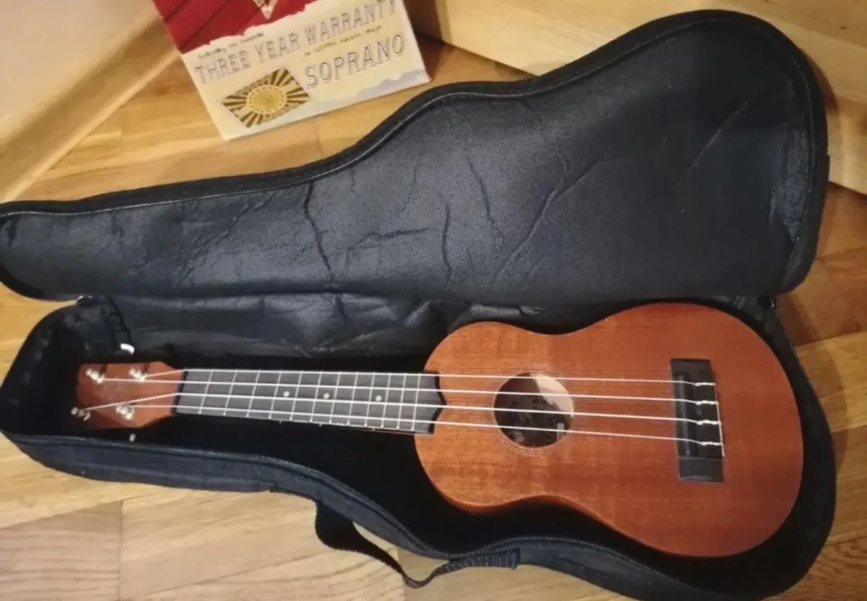 Sopránové ukulele Laka VUS10 + polstrovaný obal