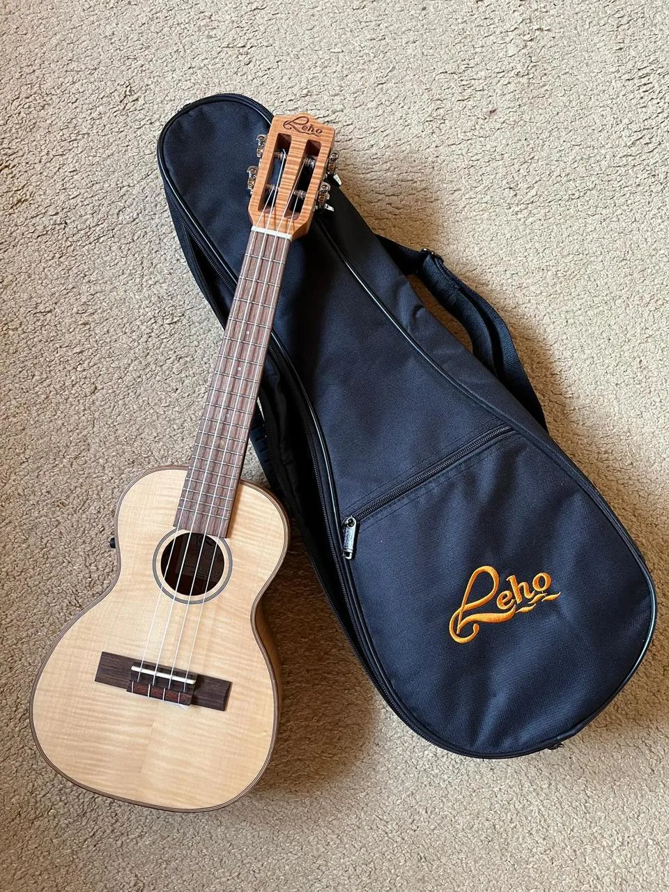 elektroakustické koncertní ukulele Leho