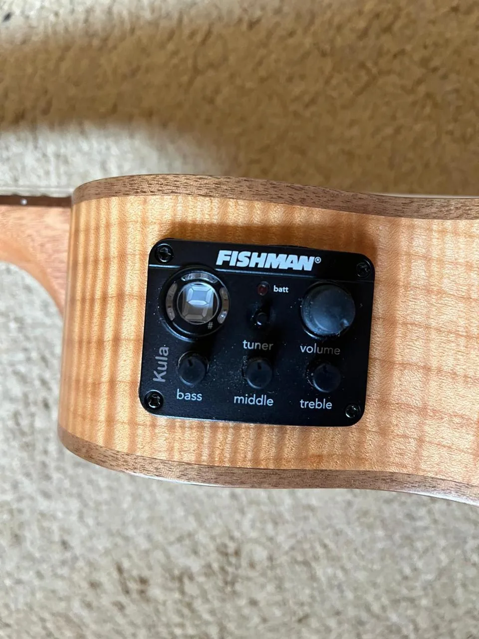 elektroakustické koncertní ukulele Leho